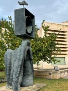 Passeig en silenci i meditació per recórrer i inspirar-se en l’univers espurnejant de Miró