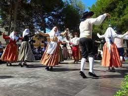 "Ball de Bot amb Sarau Alcudienc" (folklore mallorquí)