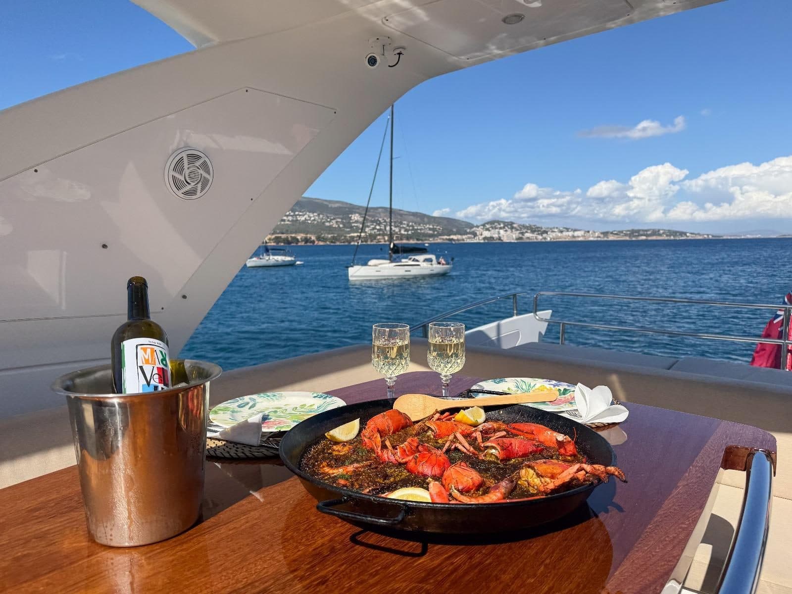 Not Dead Yet – lloguer de Azimut 64 a Mallorca