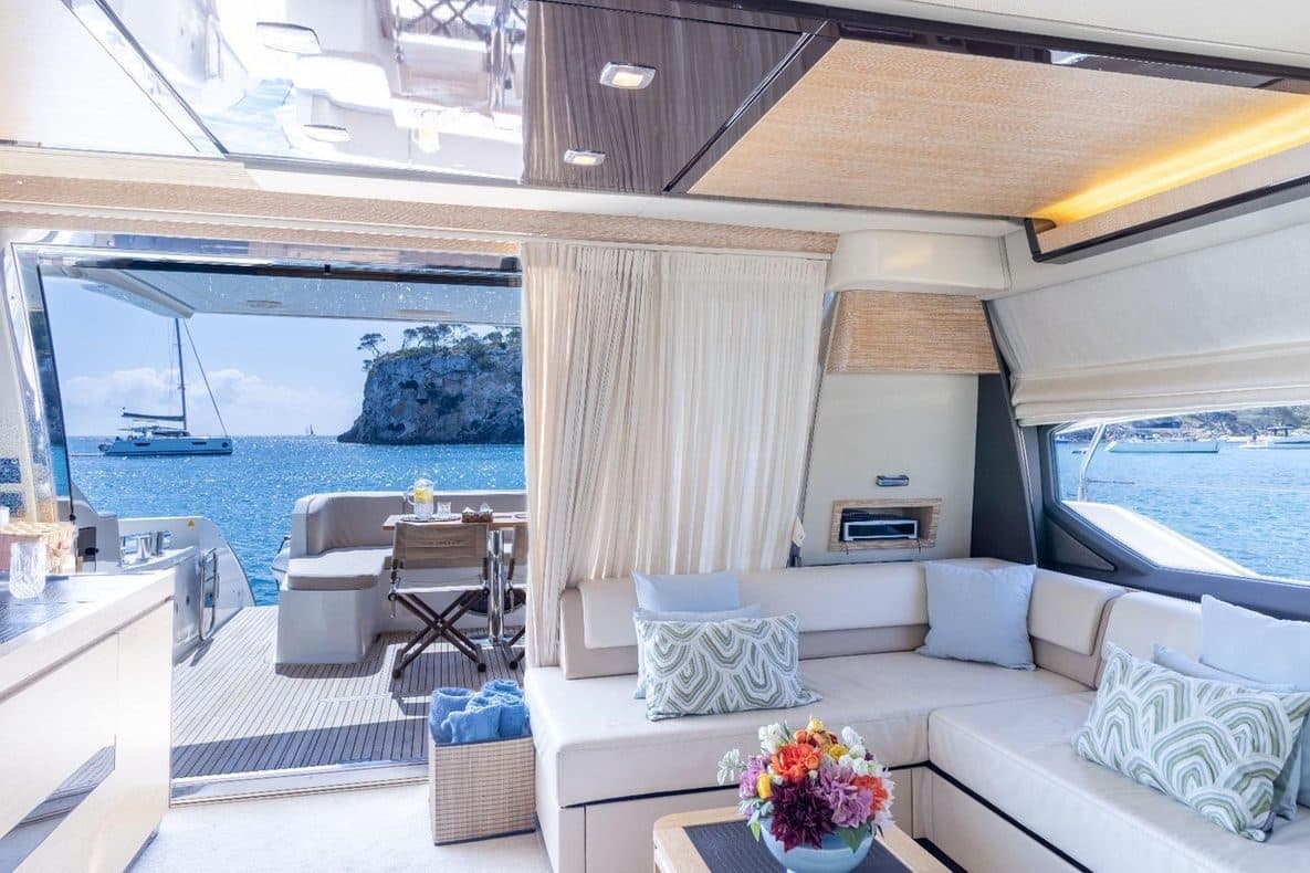 Not Dead Yet – lloguer de Azimut 64 a Mallorca