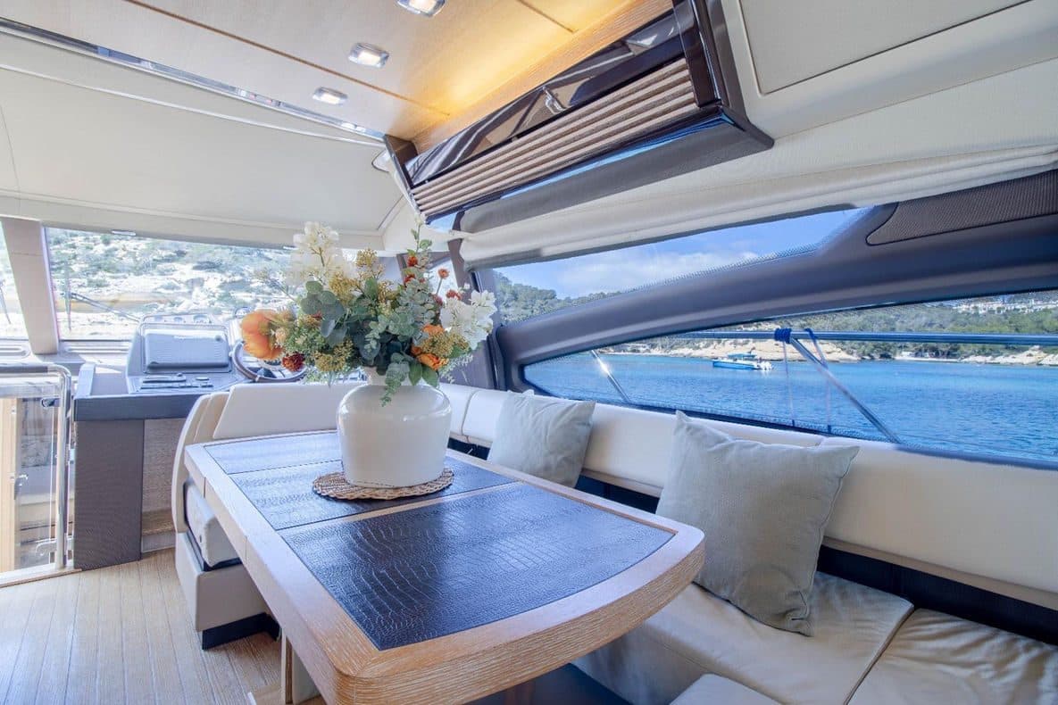 Not Dead Yet – lloguer de Azimut 64 a Mallorca