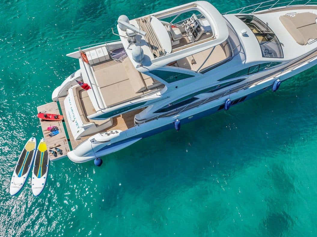 Not Dead Yet – lloguer de Azimut 64 a Mallorca