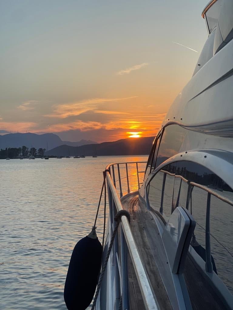 Not Dead Yet – lloguer de Azimut 64 a Mallorca
