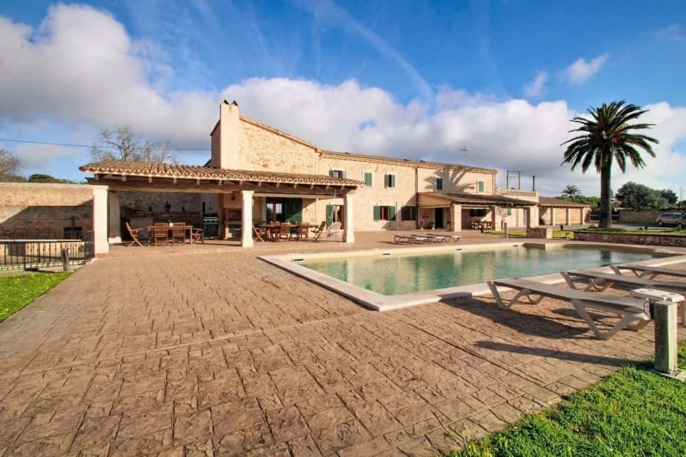 SANTANYÍ: TOP INVESTMENT FINCA WITH ETV LICENSE
