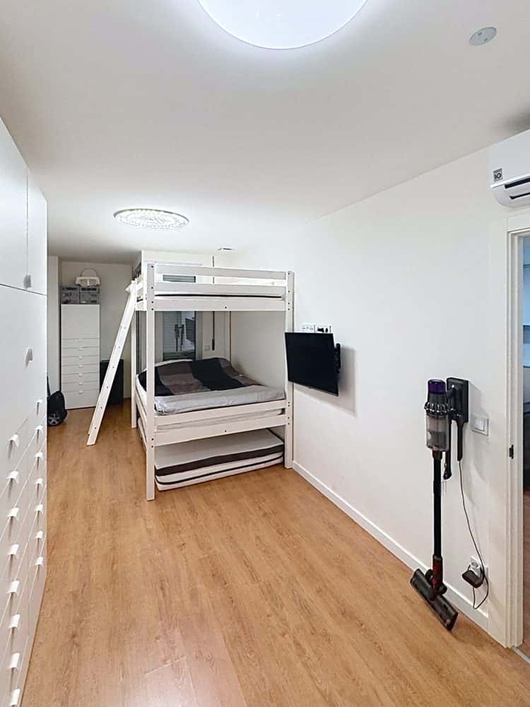 PALMA: MODERN GROUND-FLOOR APARTMENT IN NOU LLEVANT 12