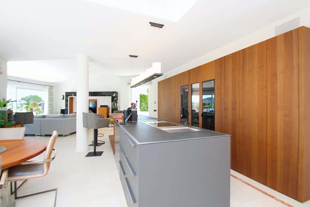 SANTA PONÇA: MODERN VILLA WITH SEA VIEWS 18