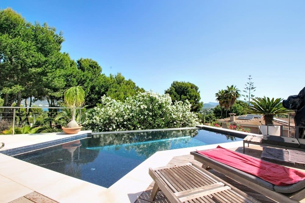 SANTA PONÇA: MODERN VILLA WITH SEA VIEWS