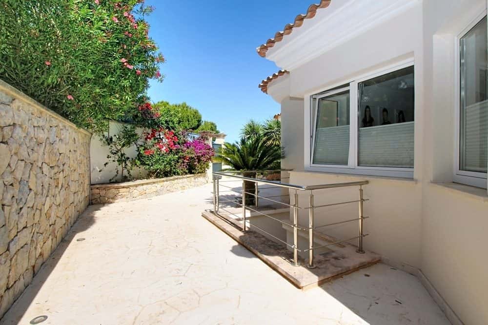 SANTA PONÇA: MODERN VILLA WITH SEA VIEWS 13