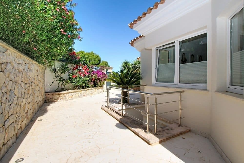 SANTA PONÇA: MODERN VILLA WITH SEA VIEWS 13