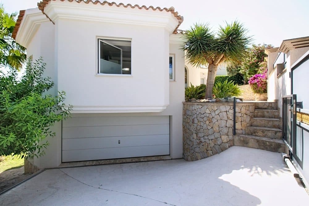 SANTA PONÇA: MODERN VILLA WITH SEA VIEWS 8