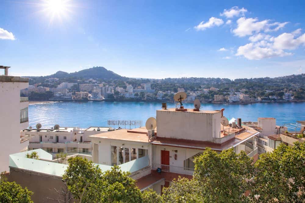 SANTA PONSA: STATE-OF-THE-ART VILLA WITH SEA VIEWS