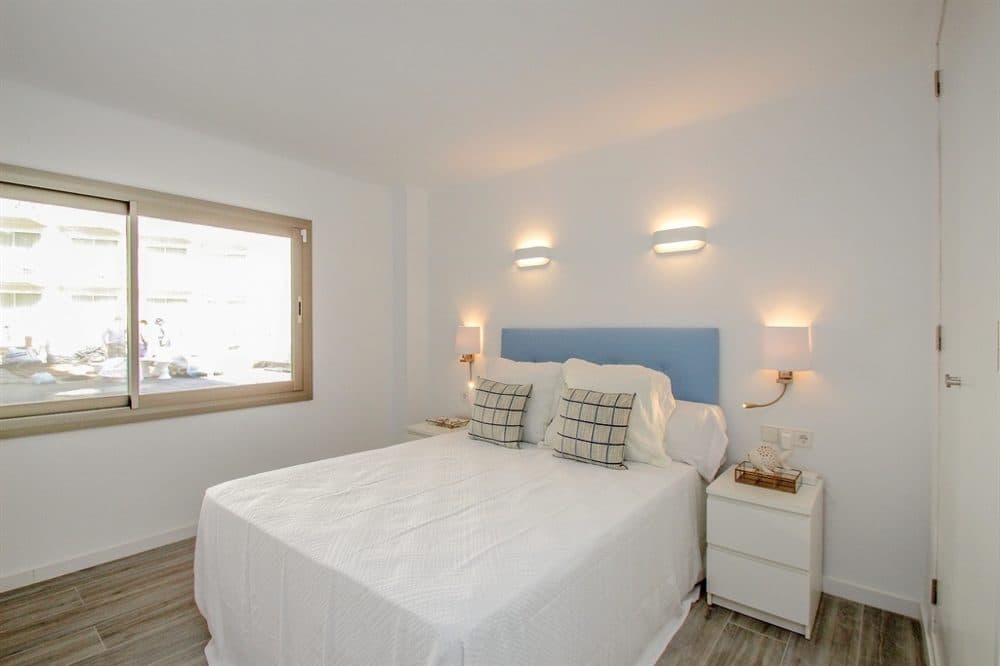 ARENAL: RENOVIERTE ERSTE-REIHE-WOHNUNG MIT MEERBLICK 8