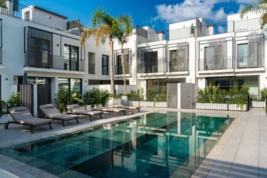 ARENAL: RENOVIERTE ERSTE-REIHE-WOHNUNG MIT MEERBLICK 18