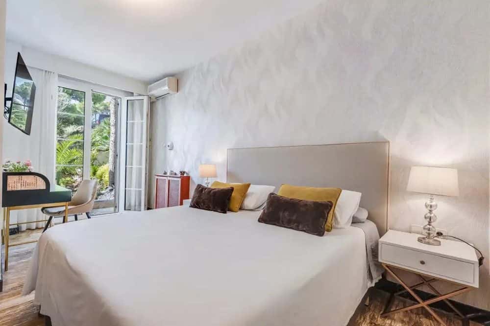 CAS CATALÀ NOU: DETACHED VILLA WITH POOL AND MODERNISATION POTENTIAL 13