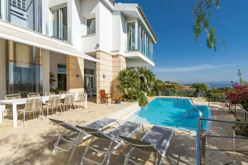 CAS CATALÀ NOU: DETACHED VILLA WITH POOL AND MODERNISATION POTENTIAL 2