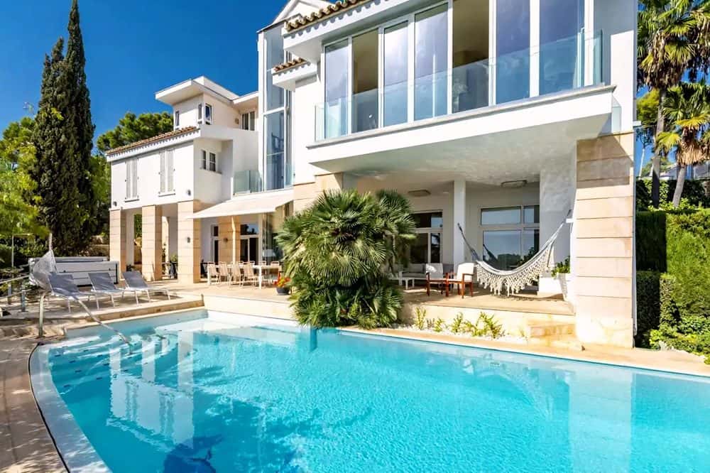 CAS CATALÀ NOU: DETACHED VILLA WITH POOL AND MODERNISATION POTENTIAL