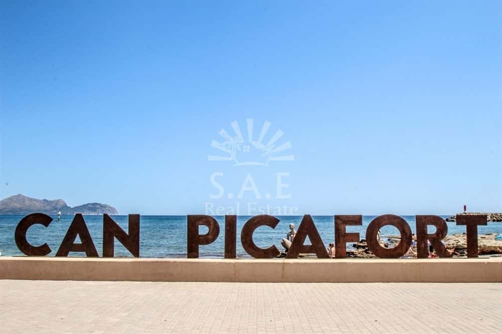 CAN PICAFORT: TERRACED HOUSE BUILDING IN THE FIRST LINE OF THE SEA