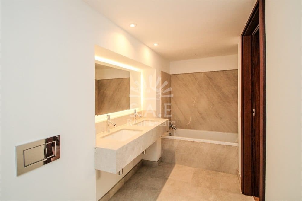PALMA: RENOVATED EC FLAT IN HISTORIC BUILDING 6