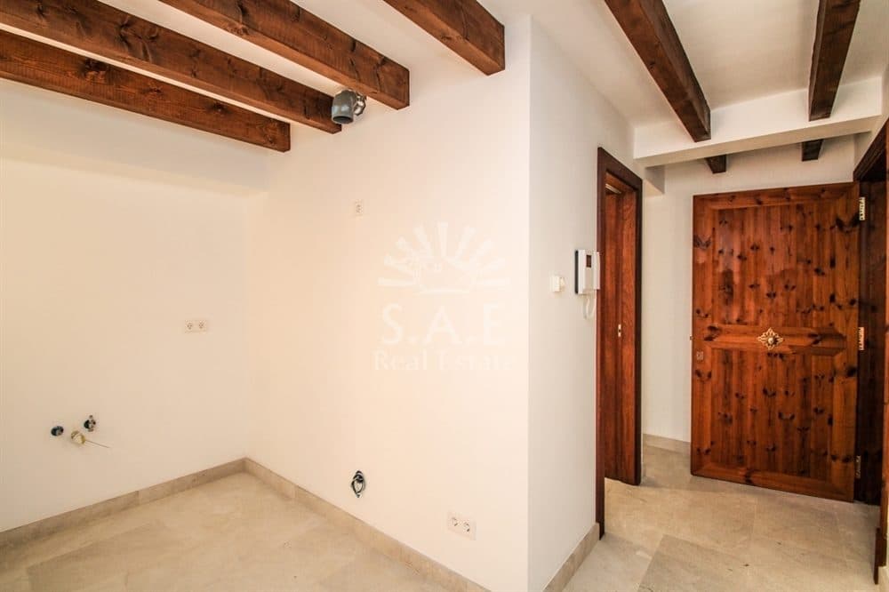 PALMA: RENOVATED EC FLAT IN HISTORIC BUILDING 14