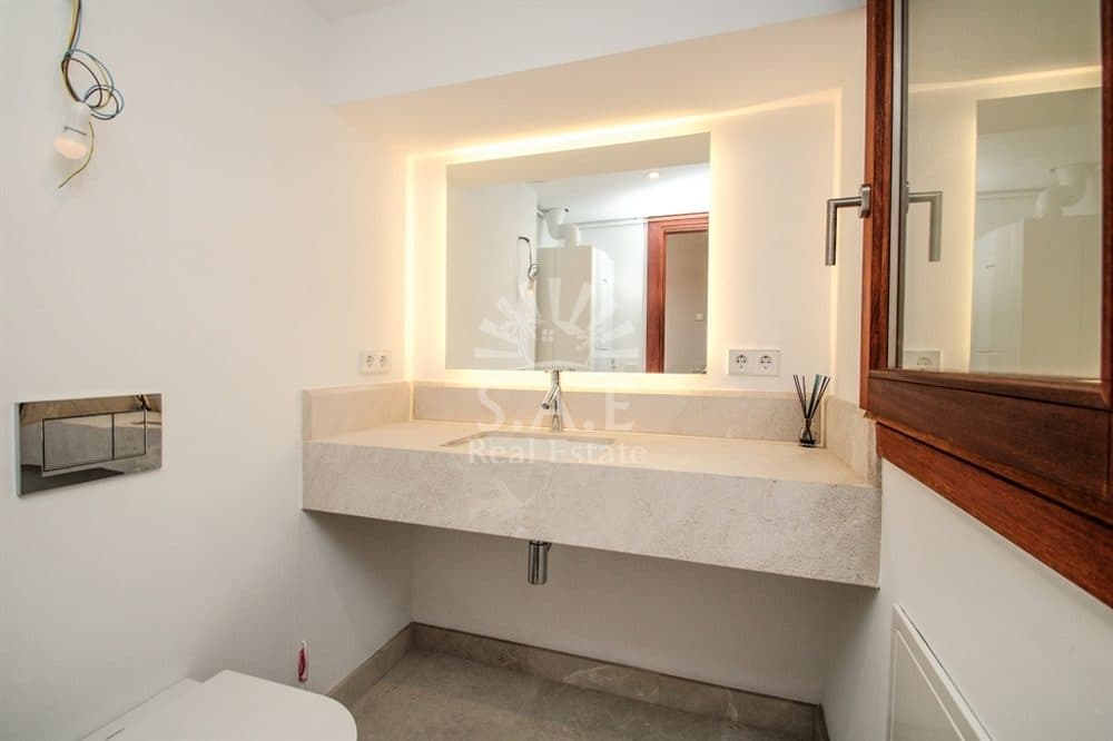 PALMA: RENOVATED EC FLAT IN HISTORIC BUILDING 10