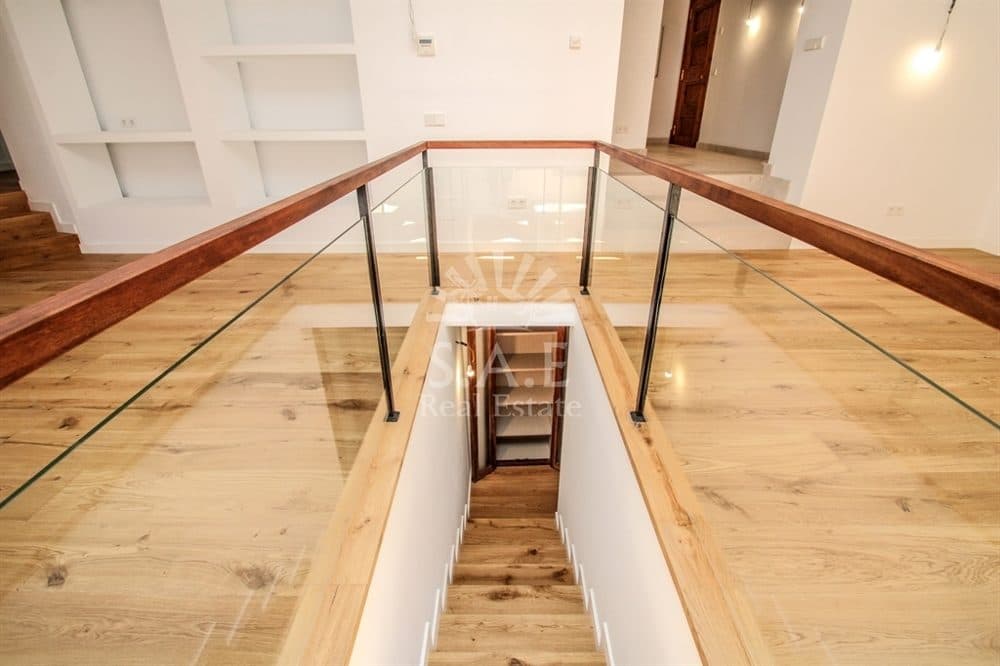 PALMA: RENOVATED EC FLAT IN HISTORIC BUILDING 8