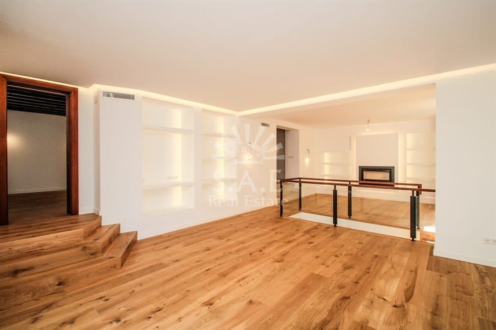 PALMA: RENOVATED EC FLAT IN HISTORIC BUILDING 5