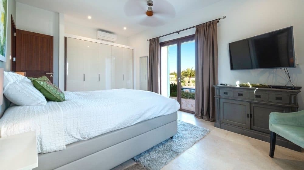 PORRERES: EXCLUSIVE FINCA WITH VINEYARD AND LARGE ESTATE 2