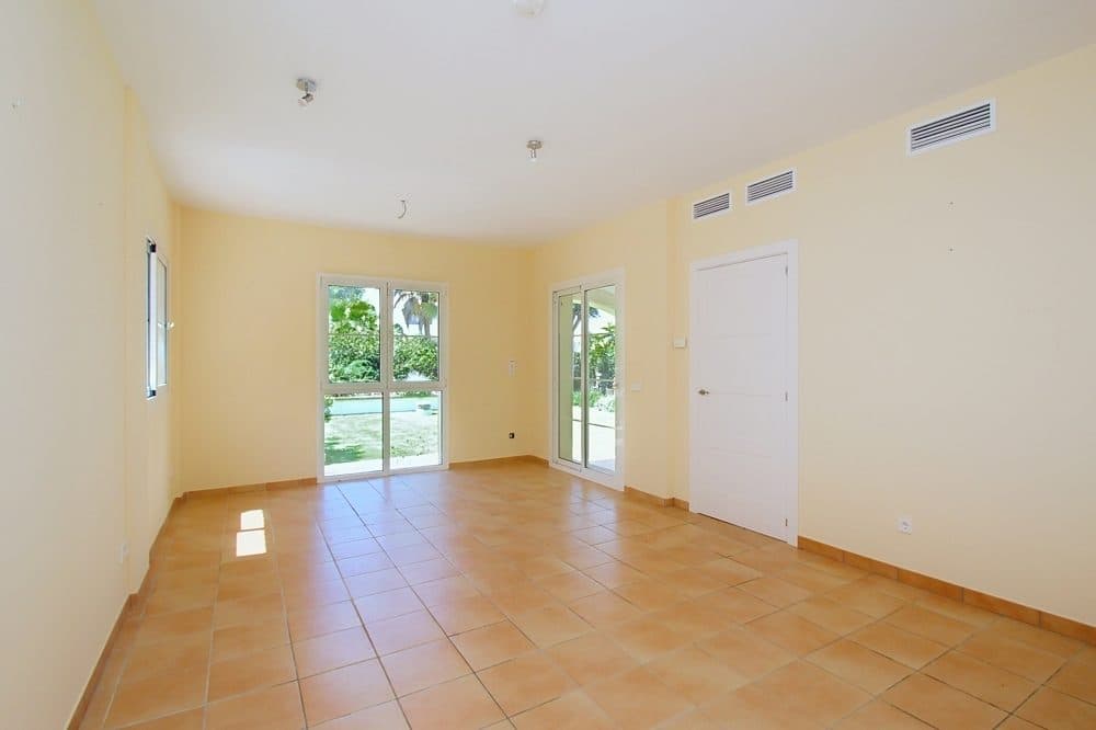 NOVA SANTA PONSA: SPITZENANGEBOT – LUXUSVILLA MIT KOMPLETTSANIERUNG 24