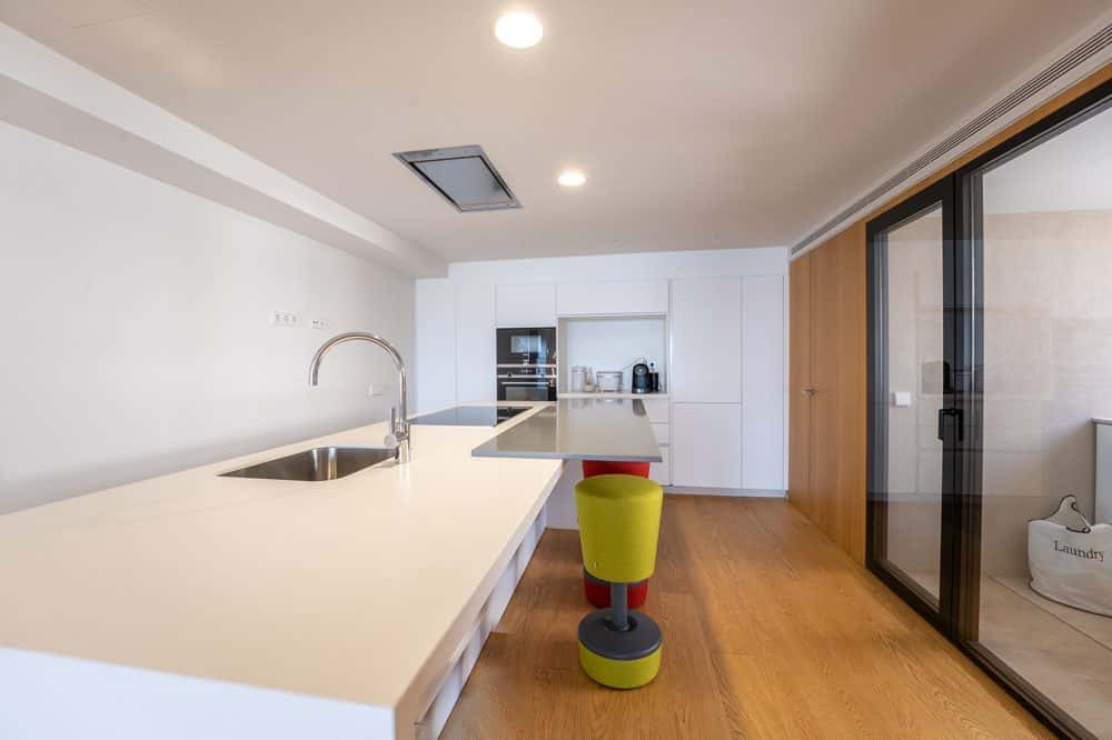 PALMA: PRIME FRONTLINE APARTMENT WITH PANORAMIC VIEWS 8
