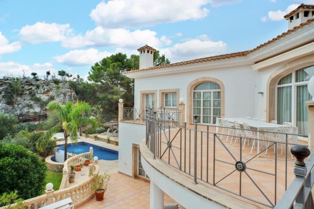 SON VIDA: HOLLYWOOD-STYLE LUXURY VILLA WITH HOLIDAY RENTAL LICENSE 2