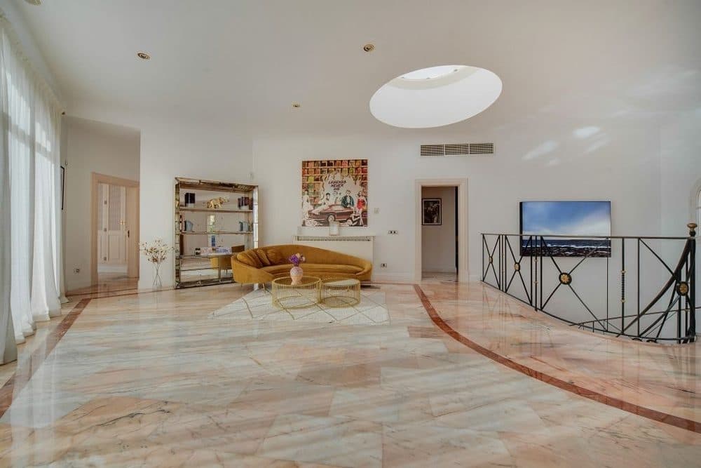 SON VIDA: HOLLYWOOD-STYLE LUXURY VILLA WITH HOLIDAY RENTAL LICENSE 29