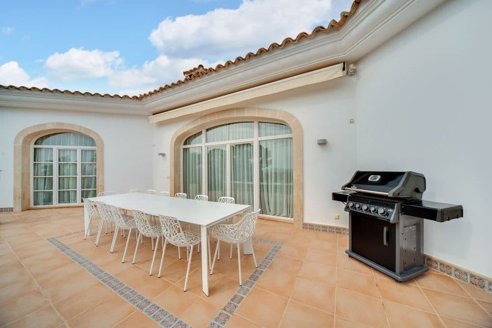 SON VIDA: HOLLYWOOD-STYLE LUXURY VILLA WITH HOLIDAY RENTAL LICENSE 9
