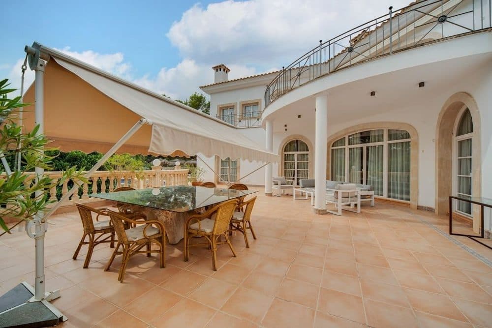 SON VIDA: HOLLYWOOD-STYLE LUXURY VILLA WITH HOLIDAY RENTAL LICENSE 16