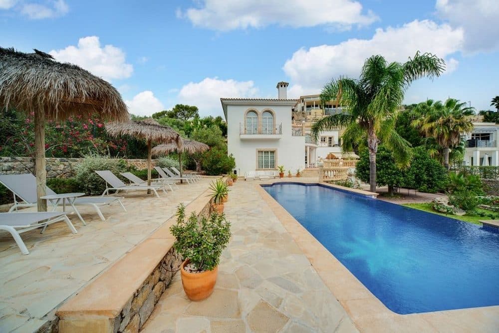 SON VIDA: HOLLYWOOD-STYLE LUXURY VILLA WITH HOLIDAY RENTAL LICENSE 21