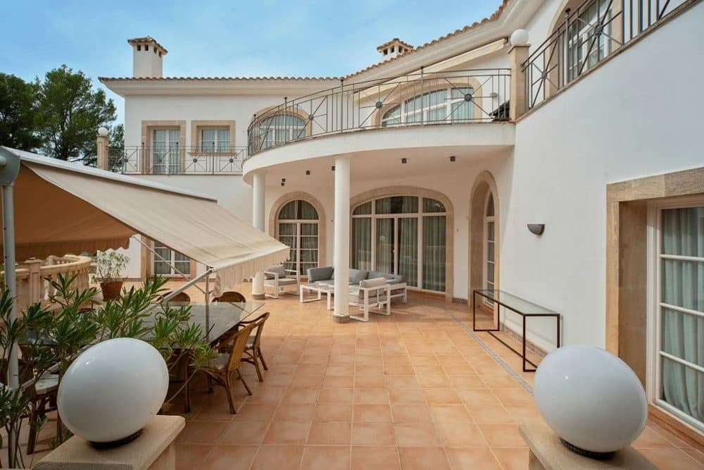 SON VIDA: HOLLYWOOD-STYLE LUXURY VILLA WITH HOLIDAY RENTAL LICENSE 18