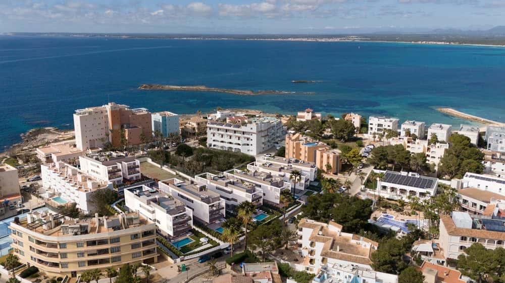 SES SALINES: PISOS D'OBRA NOVA AMB TERRASSA AL TERRAT 6