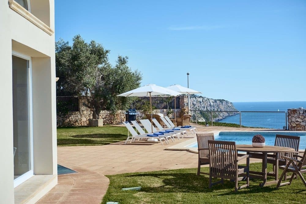 PUIGDERRÓS: EXCLUSIVE HOLIDAY RENTAL VILLA ON THE SEAFRONT