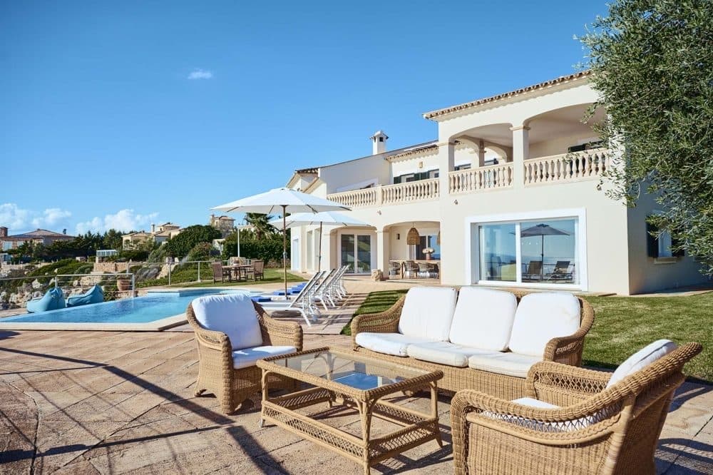 PUIGDERRÓS: EXCLUSIVE HOLIDAY RENTAL VILLA ON THE SEAFRONT 3