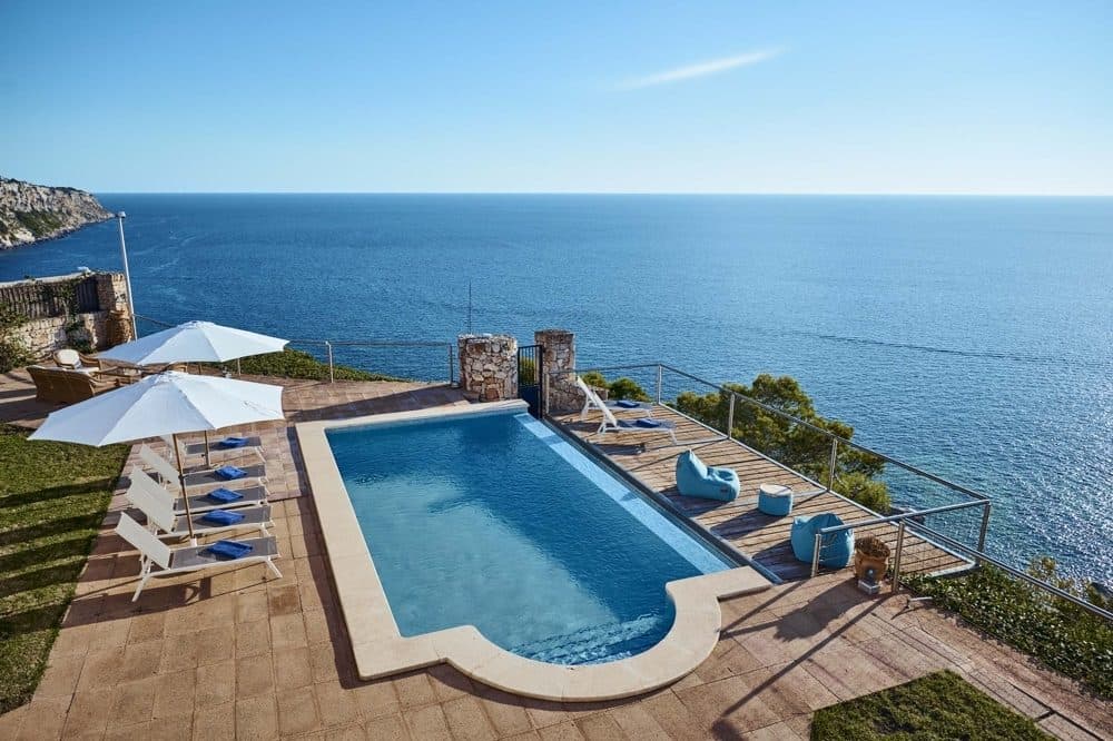 PUIGDERRÓS: EXCLUSIVE HOLIDAY RENTAL VILLA ON THE SEAFRONT 8