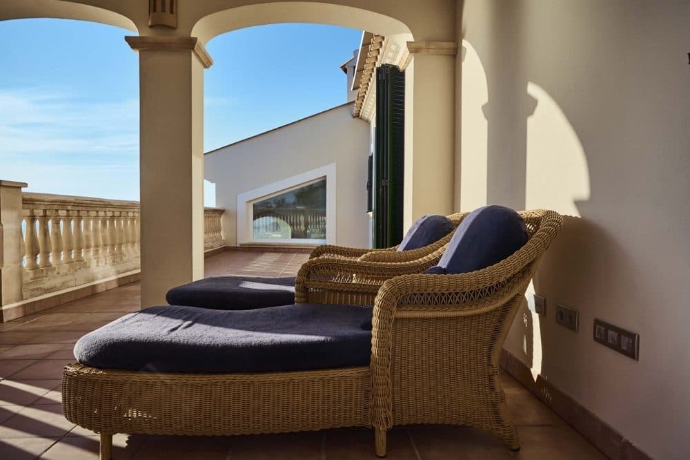 PUIGDERRÓS: EXCLUSIVE HOLIDAY RENTAL VILLA ON THE SEAFRONT 10