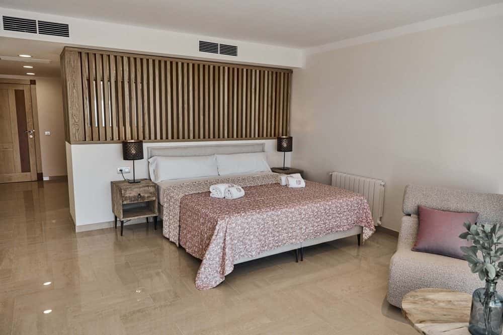 PUIGDERRÓS: EXCLUSIVE HOLIDAY RENTAL VILLA ON THE SEAFRONT 30