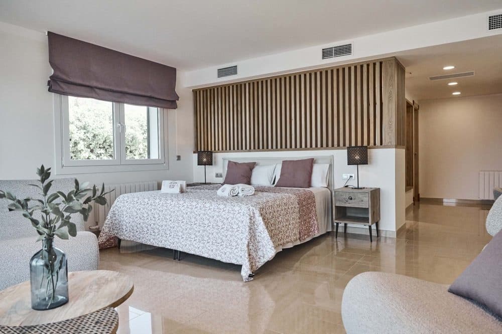 PUIGDERRÓS: EXCLUSIVE HOLIDAY RENTAL VILLA ON THE SEAFRONT 23