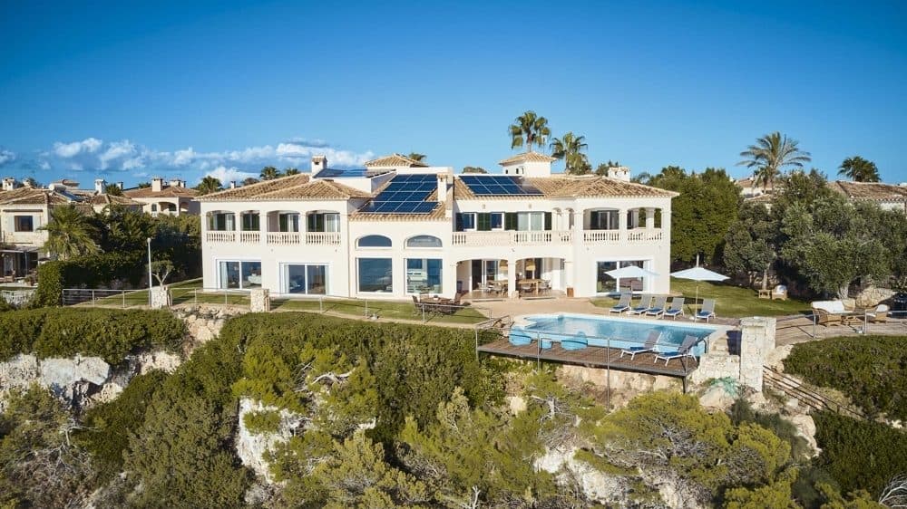 PUIGDERRÓS: EXCLUSIVE HOLIDAY RENTAL VILLA ON THE SEAFRONT 12