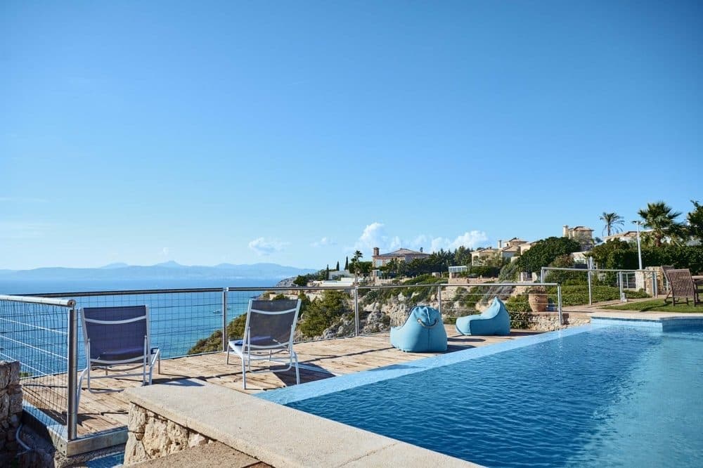 PUIGDERRÓS: EXCLUSIVE HOLIDAY RENTAL VILLA ON THE SEAFRONT 5