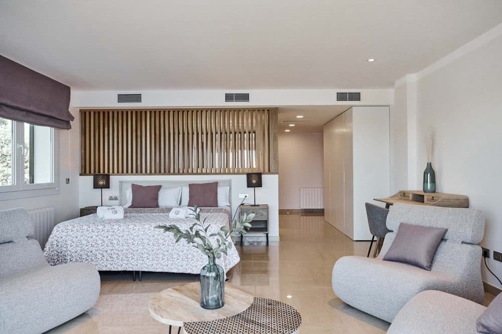 PUIGDERRÓS: EXCLUSIVE HOLIDAY RENTAL VILLA ON THE SEAFRONT 25