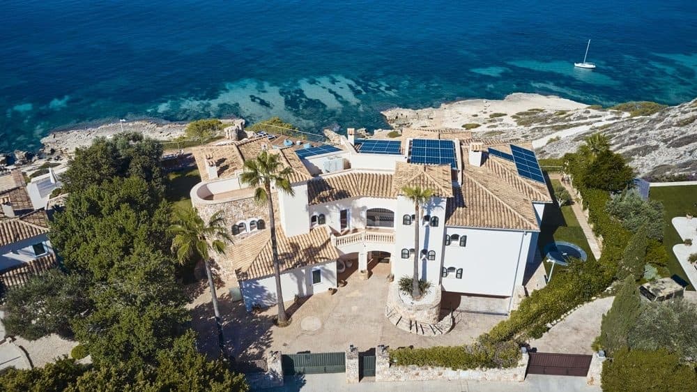 PUIGDERRÓS: EXCLUSIVE HOLIDAY RENTAL VILLA ON THE SEAFRONT 15