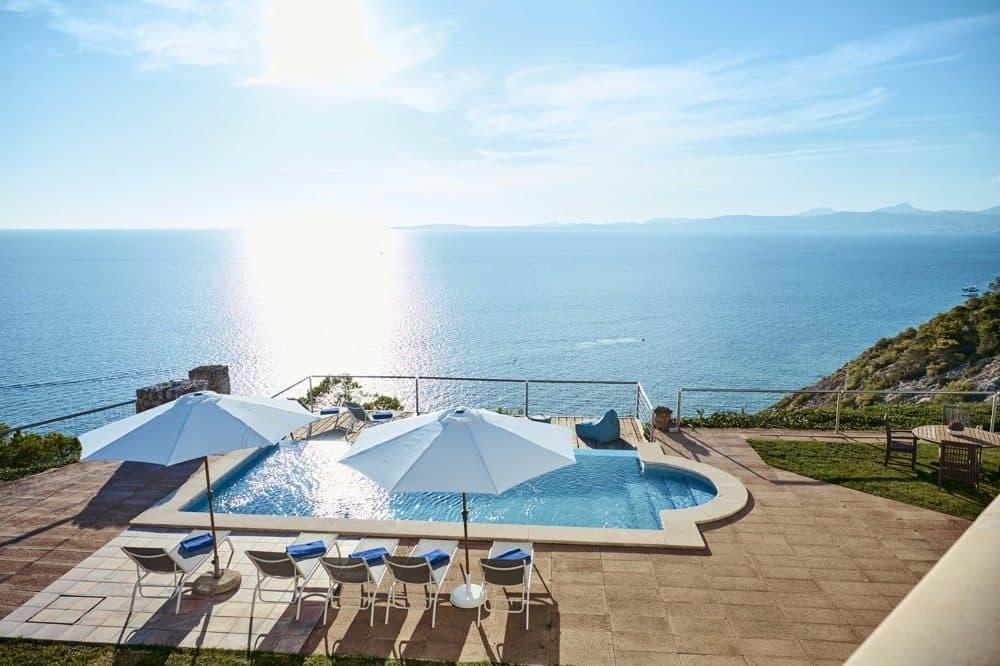 PUIGDERRÓS: EXCLUSIVE HOLIDAY RENTAL VILLA ON THE SEAFRONT 9