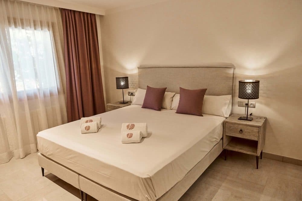 PUIGDERRÓS: EXCLUSIVE HOLIDAY RENTAL VILLA ON THE SEAFRONT 26