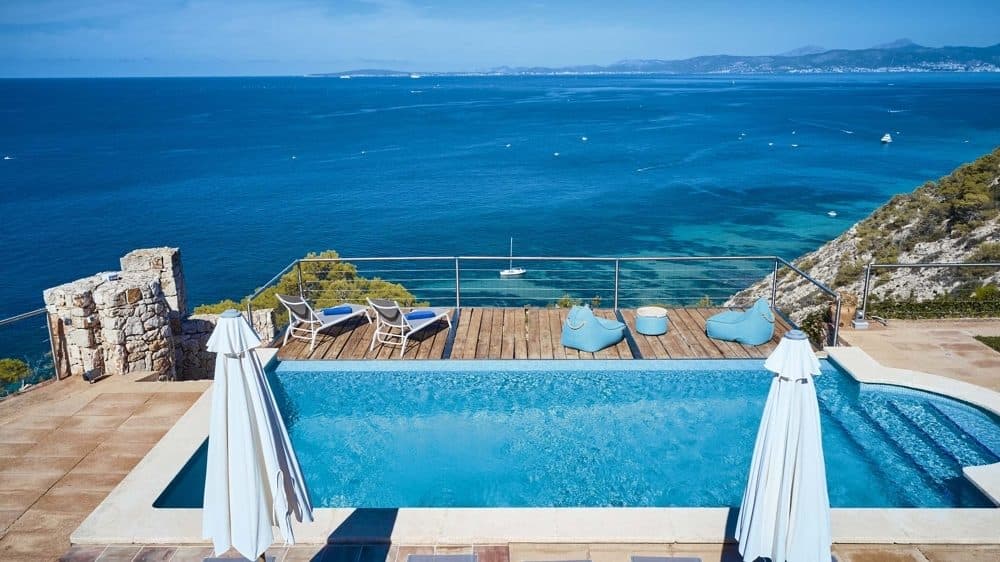 PUIGDERRÓS: EXCLUSIVE HOLIDAY RENTAL VILLA ON THE SEAFRONT 17