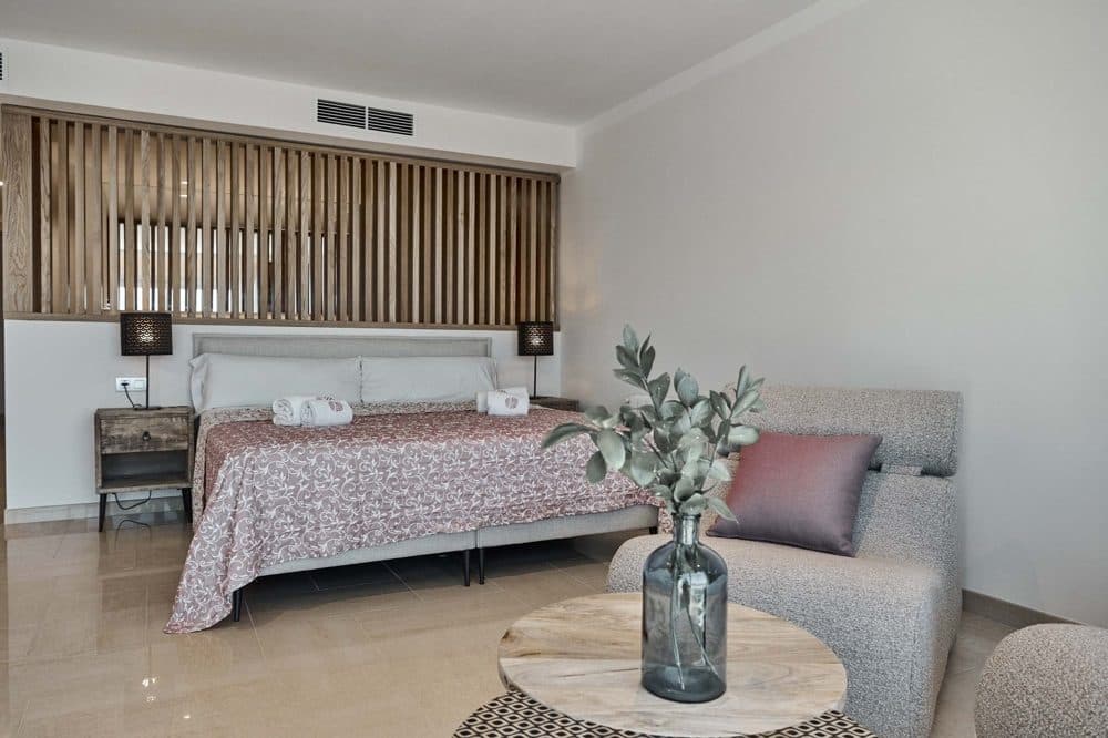 PUIGDERRÓS: EXCLUSIVE HOLIDAY RENTAL VILLA ON THE SEAFRONT 29